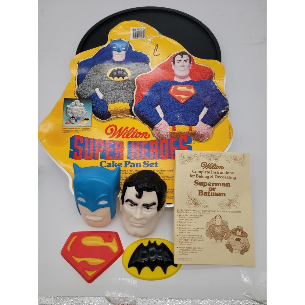 Batman / Superman Cake Set by Wilton with Plastic Faces  Badges Booklet